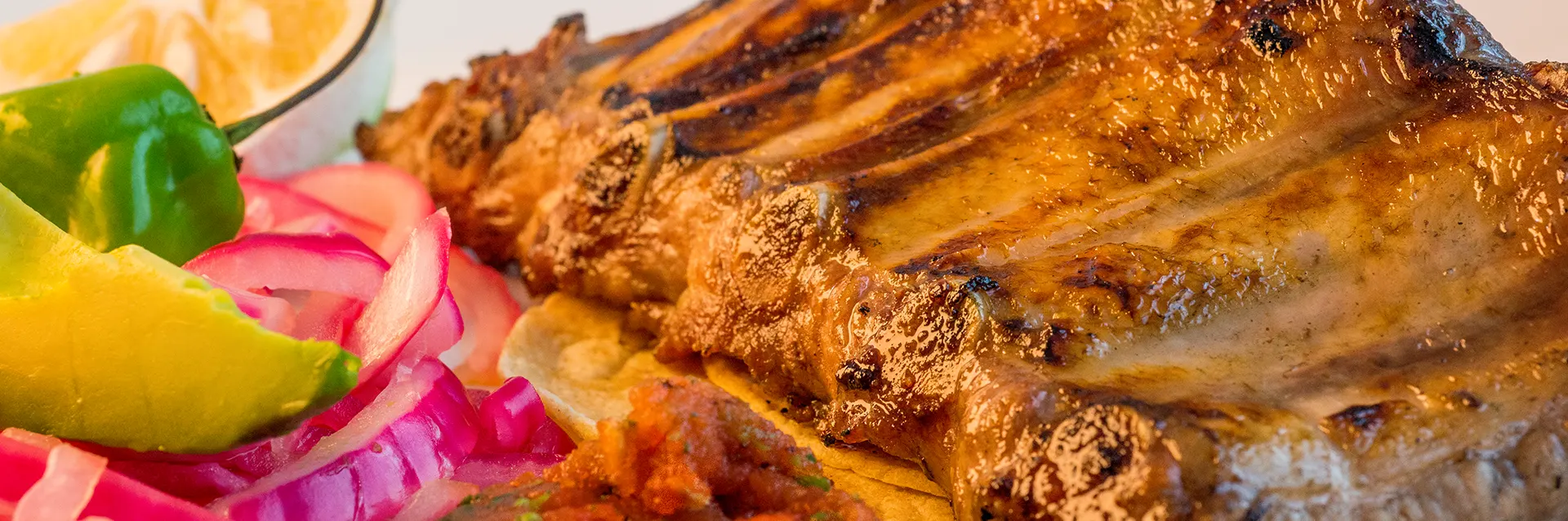 Costillas asadas, ¡para chuparse los dedos!