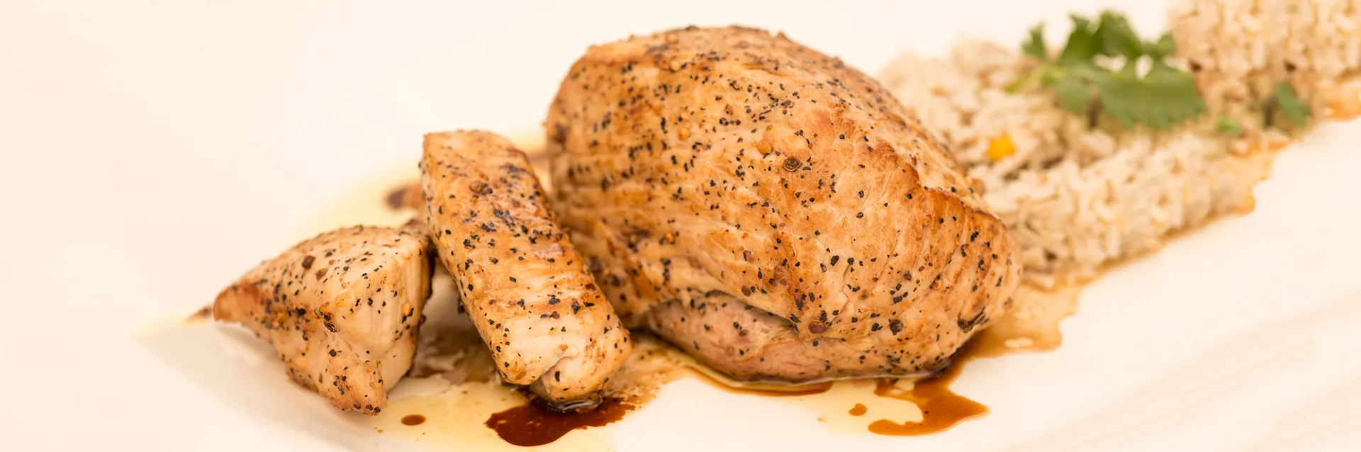 Pierna de cerdo a la cubana, un platillo típico del país caribeño