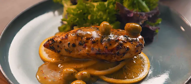 Pollo con naranja y aceitunas